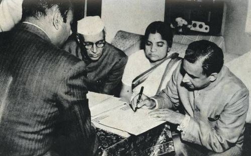 भारताचे अर्थमंत्री आणि संसद सदस्या यांच्या लग्नाची आगळीवेगळी गोष्ट !! वऱ्हाडी कोण होते माहित आहे??