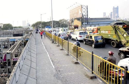 १. महालक्ष्मी स्टेशनचा १०० वर्ष जुना रेल्वे ब्रिज.