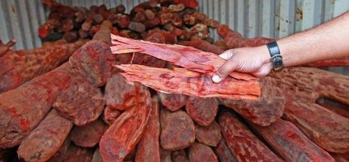 २. लाल रंग