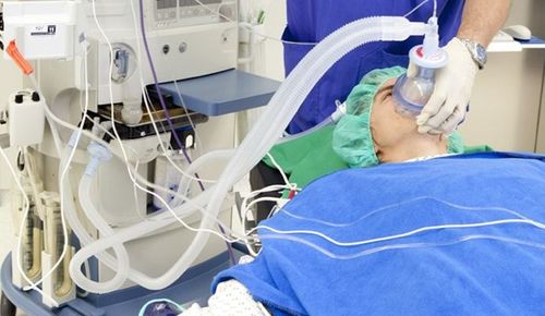 कोरोनाशी झुंज देताना व्हेंटिलेटर महत्त्वाचं का आहे? व्हेंटिलेटर नेमकं काय काम करतं?