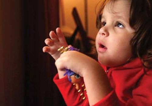 ऑटिस्टिक म्हणजेच स्वमग्न मुलांच्या ज्या वागणुकीच्या समस्या (बिहेव्हिअर इश्यूज) आहेत, त्यामागची कारणं समजून घेणं सर्वात महत्वाचं आहे.