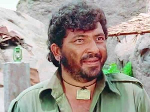 ४. शोलेनंतर अमजद खान यांनी खोर्‍याने पैसे ओढले असतील. पण त्यांचा भाऊ इम्तियाज खान यांनी दिलेल्या एका मुलाखतीत असे म्हटले होते की शोलेसाठी गब्बर अमजद खान यांना एका दिवसाचा एक रुपया मिळायचा.