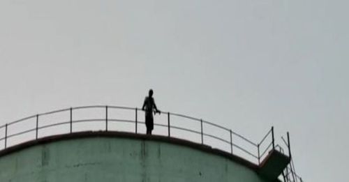 ४० दिवसांनंतर प्यायलेला वीरू, त्याची बसंती आणि पाण्याची टाकी... तुम्हांला काय वाटतं, पुढे काय झालं असेल??