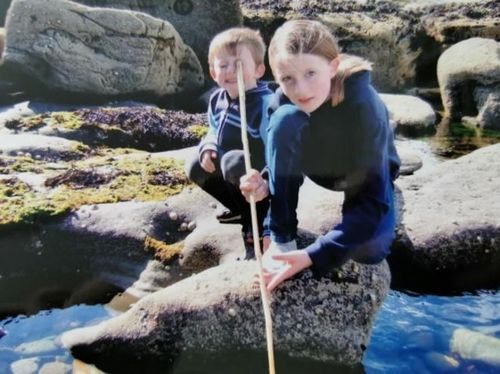 ७. हे नक्कीच बहिणभाऊ असतील.