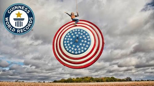 ५. बेथ जॉनने जगातील सर्वात मोठे यो-यो तयार केले.