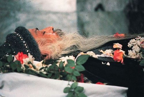 ओशोंच्या मृत्युनंतर गेले ३२ वर्षेही न उलगडलेले गूढ !!