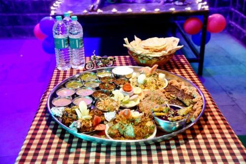 एका तासात थाळी संपवा आणि रॉयल एन्फिल्ड बुलेट जिंका....पुण्याच्या हॉटेलची ऑफर ऐकली का?