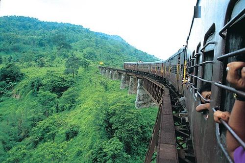 ९. आसामचा रेल्वे मार्ग (गुवाहाटी-लुमडिंग-सिलचर)