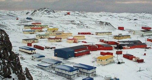 या गावात प्रवेश करण्यापूर्वी तुम्हाला अपेंडिक्स काढून टाकणे बंधनकारक का आहे?