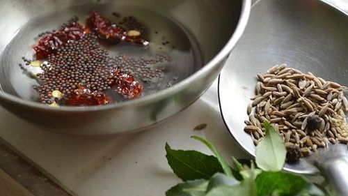 खमंग, चमचमीत फोडणीमागचं विज्ञान समजून घ्या