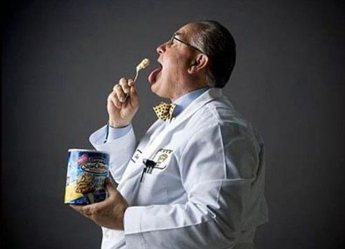 आईस्क्रीम चाखण्याची हजारो डॉलर्स पगाराची नोकरी करणाऱ्या माणसाबद्दल कधी ऐकलंय? वाचाच मग इथे...