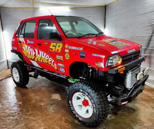 मॉन्स्टर ८००