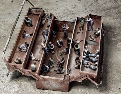 कामगार म्हणजे माणसं आहेत, हत्यारं नाहीत !