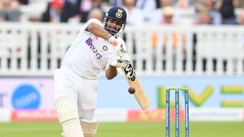 सिंगल,डबल नव्हे तर चक्क षटकार मारून या फलंदाजांनी सुरू केलीये आपली कसोटी कारकीर्द, पाहा यादी..