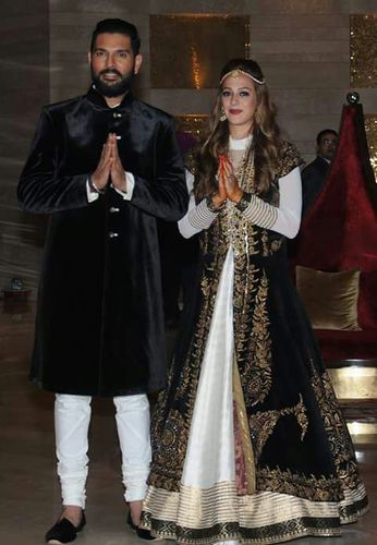 काल उडाला युवीच्या लग्नाचा बार  :  पाहूया काही क्षणचित्रे