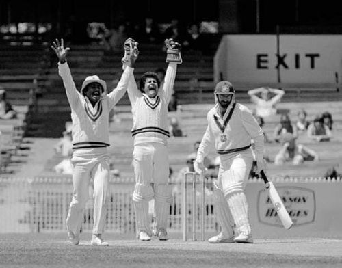 जेव्हा ऑस्ट्रेलियन खेळाडू अल्युमिनियमची बॅट घेऊन उतरला मैदानात....