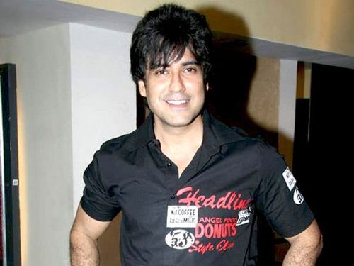 ८. करण ओबेरॉय-बॉबी