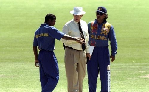 अर्जुन रणतुंगा नसता तर मुथय्या मुरलीधरन दिग्गज गोलंदाज होऊ शकला नसता!वाचा आजच्या दिवशी घडलेला रोमांचक किस्सा..