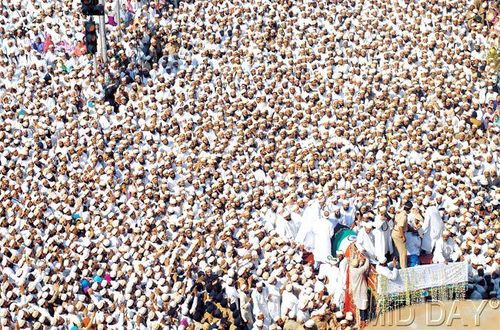 (दाउदी मुस्लीम बोहरा समाजाचे गुरू मोहमद सैदना यांच्या  अंत्येष्टीला झालेल्या चेंगचेंगरीत १८ माणसे दगावली