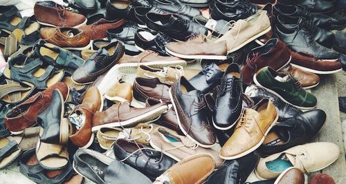 २. दिल्ली चोर बाजार !