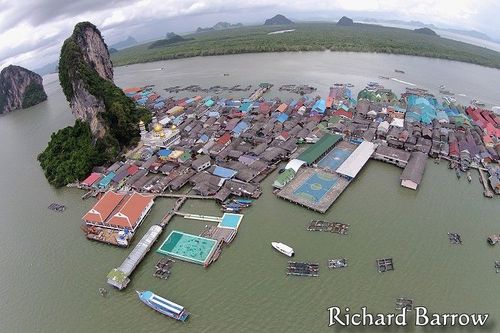 या मुलांनी चक्क बांधलं तरंगतं मैदान...वाचा एका जिद्दीची कहाणी!!!