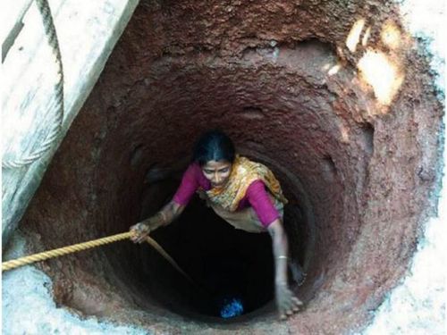 ऐका लेडी भगीरथची कहाणी...३ महिन्यात खोदली ६० फुट खोल विहीर !!!